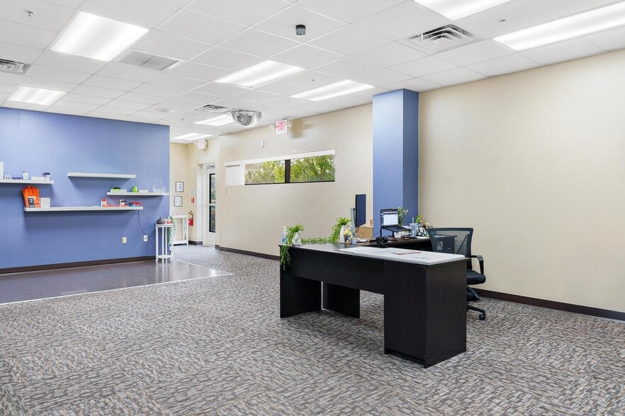 More Photos Of 1904 Thomas Ave, Leesburg Office For Lease