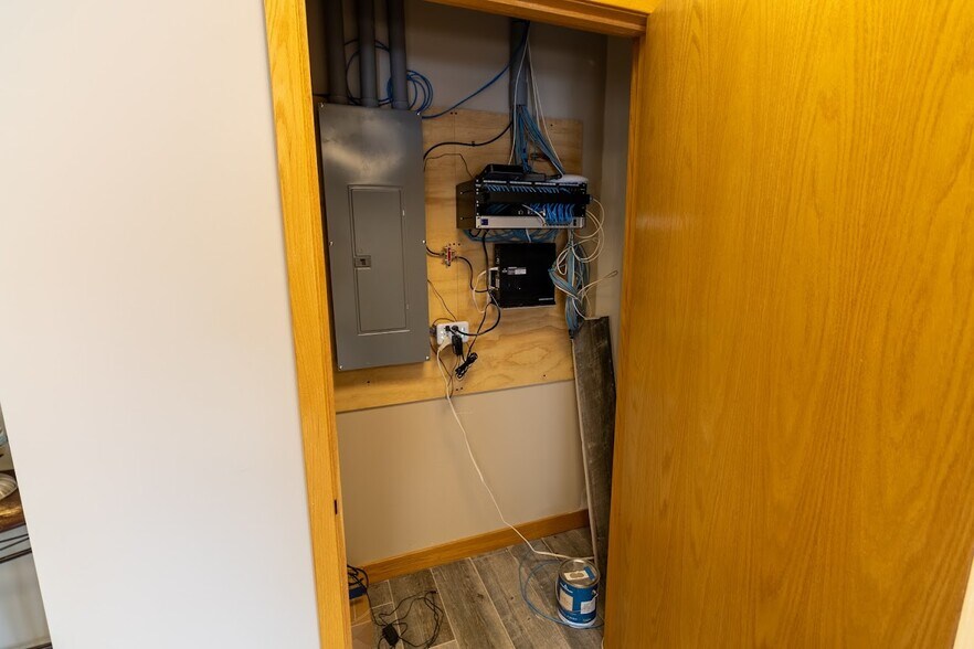 More Photos Of 833 E 16th St, Holland Bank For Lease