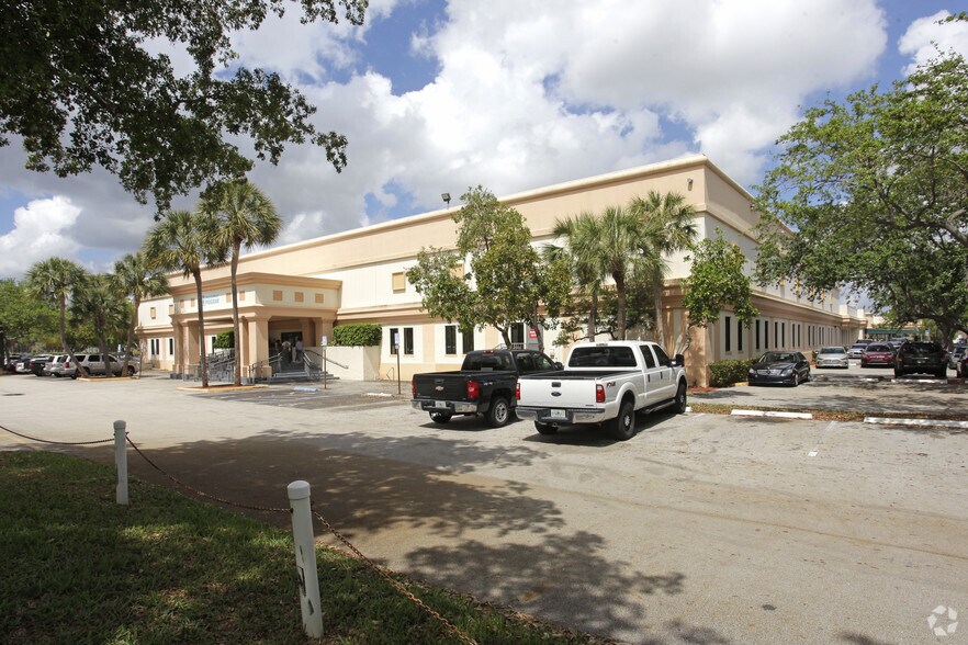 More Photos Of 1900 W Commercial Blvd, Fort Lauderdale Office For Lease