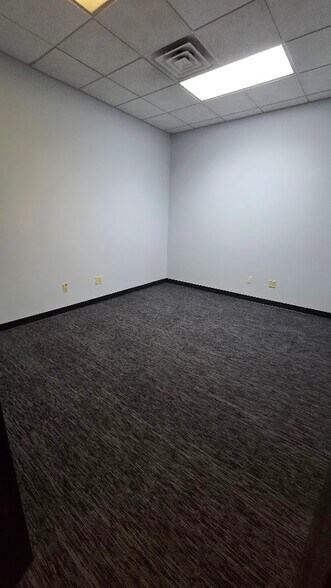 More Photos Of 4670 Polaris Ave, Las Vegas Office For Lease