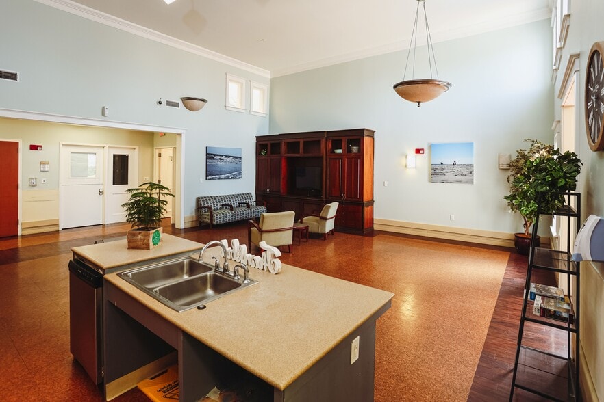 More Photos Of 6444 Central City Blvd, Galveston Rehabilitation Center For Sale
