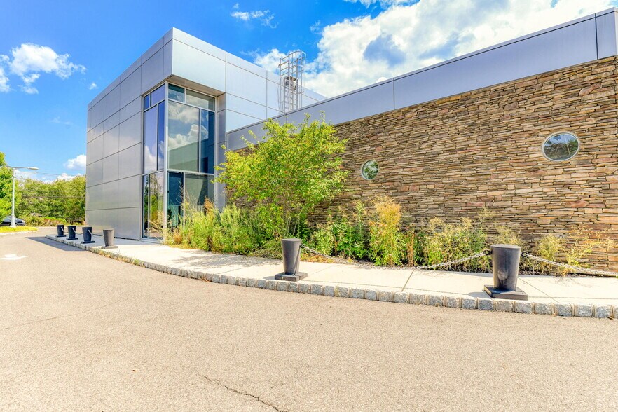 More Photos Of 2265 Highway 33, Hamilton Office For Sale