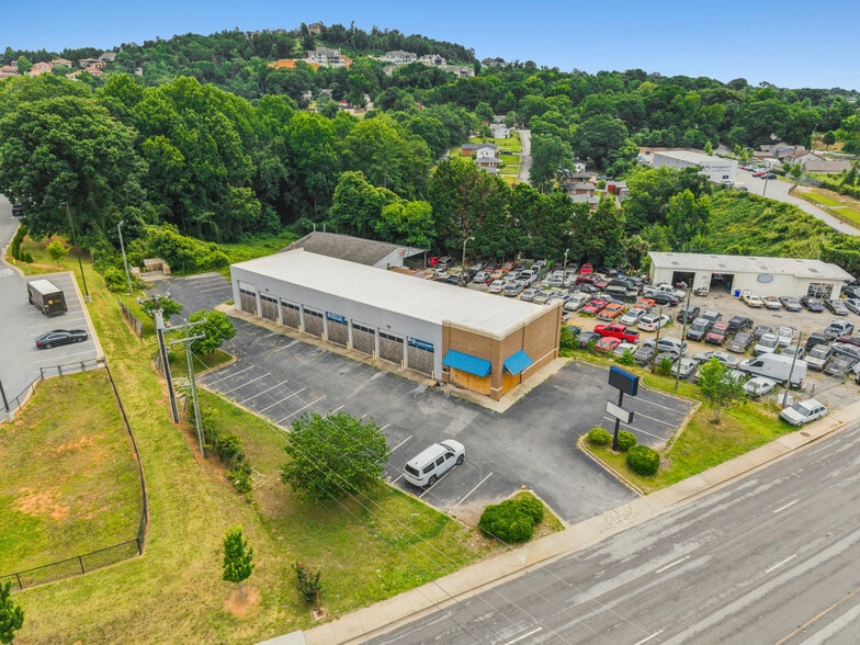 More Photos Of 3110 N Pleasantburg Dr, Greenville Auto Repair For Sale