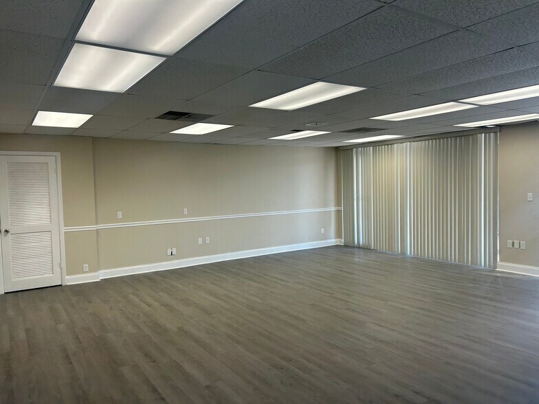 More Photos Of 3750 US Highway 27 N, Sebring General Retail For Sale