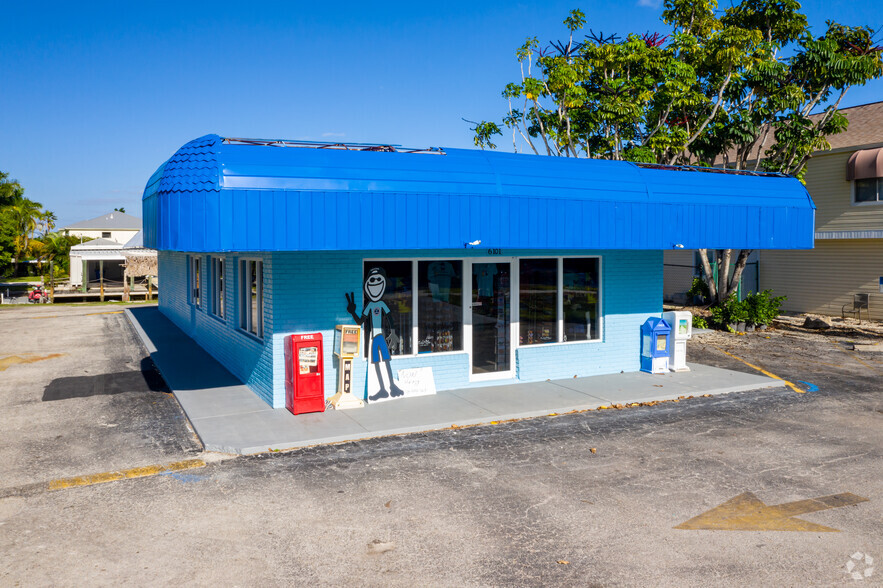 Primary Photo Of 6101 Estero Blvd, Fort Myers Storefront For Sale