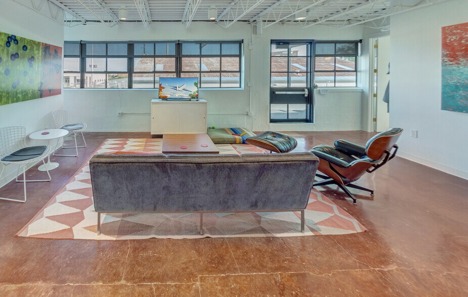 More Photos Of 121 St Emanuel St, Houston Flex For Sale