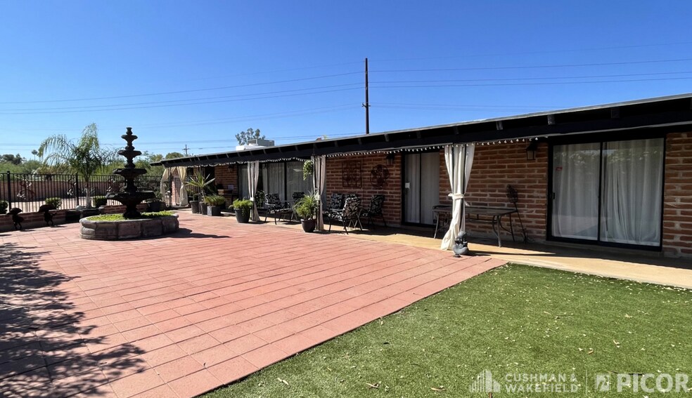 More Photos Of 1102 W Ina Rd, Tucson Light Distribution For Sale