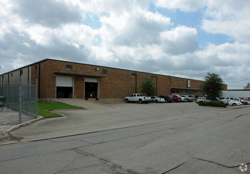 Primary Photo Of 4900 Calvert St, Dallas Distribution For Lease