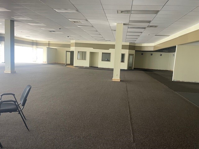 More Photos Of 3226 Saint Stephens Rd, Mobile Showroom For Lease