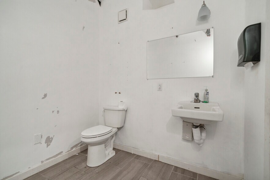 More Photos Of 2033 E Lehigh Ave, Philadelphia Apartments For Lease