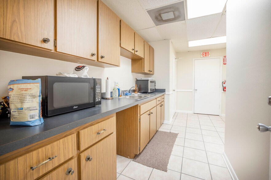 More Photos Of 7212 US Highway 19, New Port Richey Office For Sale