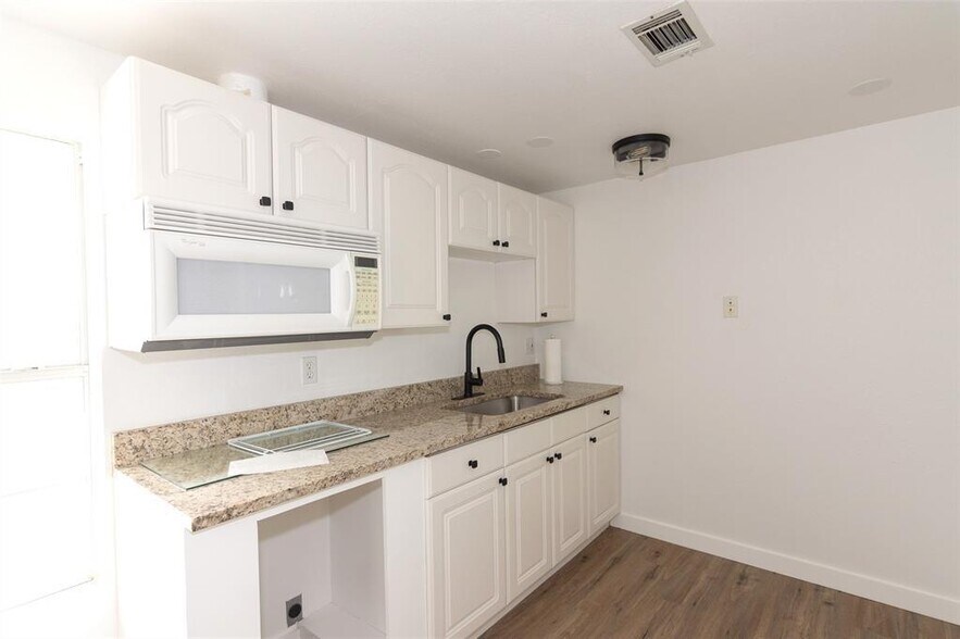 More Photos Of 27320 Ranch Road 12, Dripping Springs Office For Sale