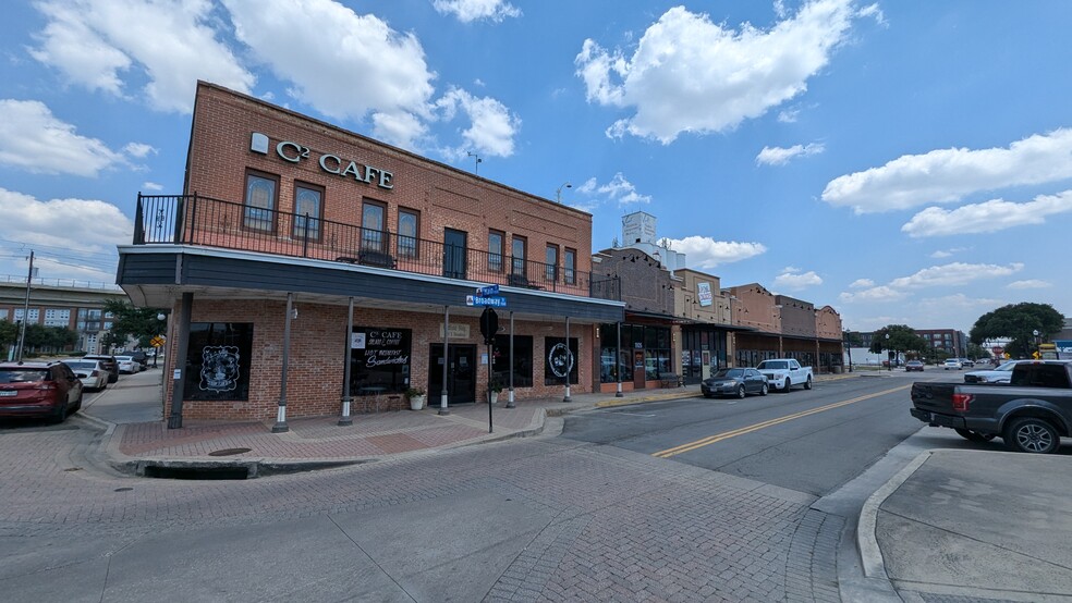 Primary Photo Of 1101 S Broadway St, Carrollton Freestanding For Sale