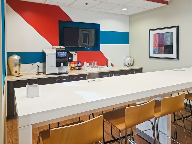 More Photos Of 22722 29th Dr SE, Bothell Coworking Space