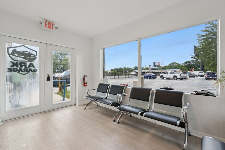 More Photos Of 690 N Semoran Blvd, Orlando Land For Lease