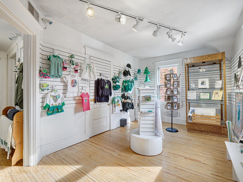 More Photos Of 1124 Grand Ave, Saint Paul Freestanding For Sale