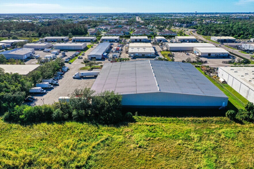 More Photos Of 3991 Sivan Rd, Fort Myers Distribution For Lease