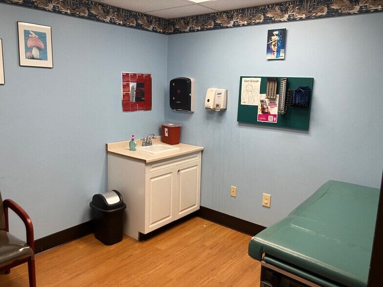 More Photos Of 5314 MacCorkle Ave, Charleston Medical For Lease