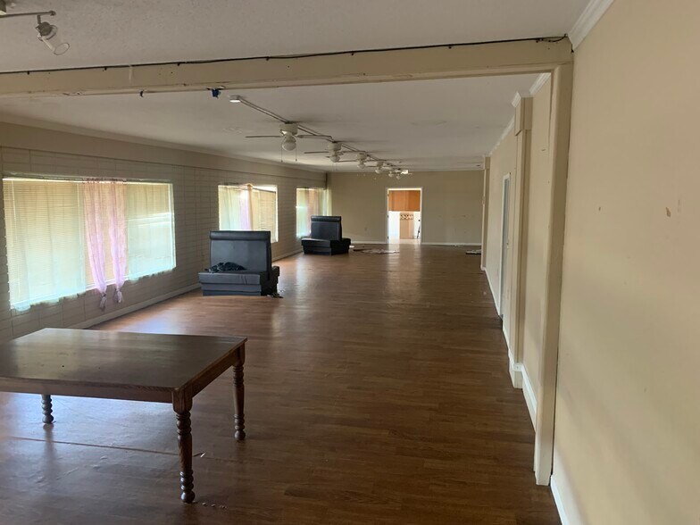 More Photos Of 1492 Executive Ct, Orangeburg General Retail For Sale