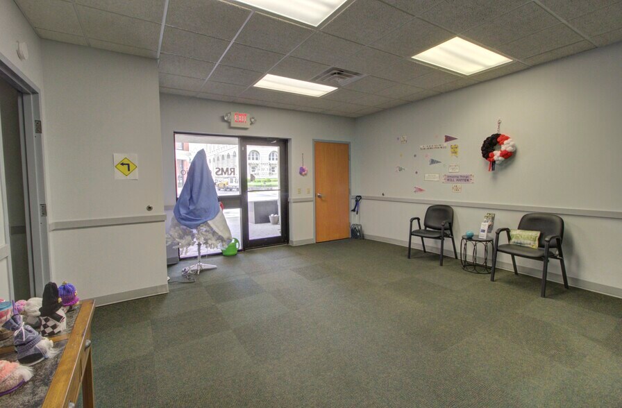 More Photos Of 224 E Main St, Ottawa Office For Sale