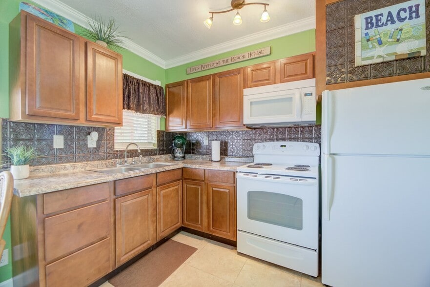 More Photos Of 3401 NE 10th St, Pompano Beach Hotel For Sale