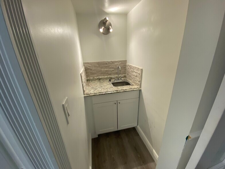 More Photos Of 4101 NW 3rd Ct, Plantation Medical For Lease