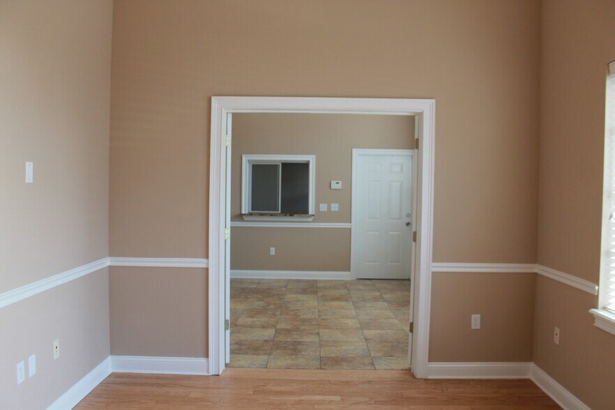 More Photos Of 6817 Southpoint Pky, Jacksonville Office For Sale