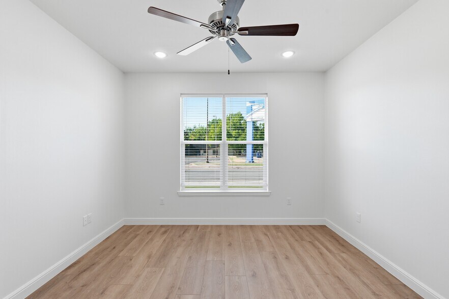 More Photos Of 200-210 Ewell st, Granbury Apartments For Sale