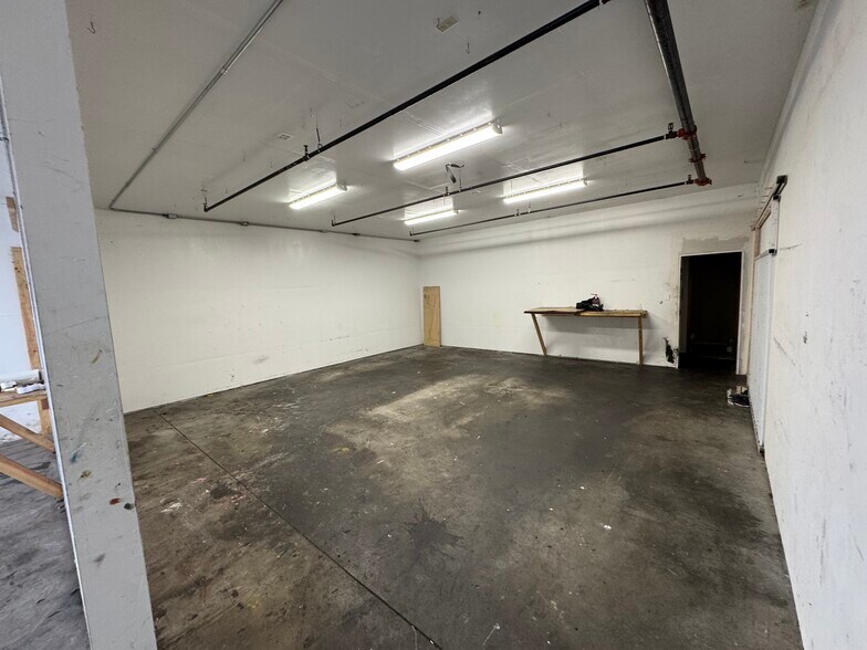 More Photos Of 2400-2496 Teagarden St, San Leandro Warehouse For Lease