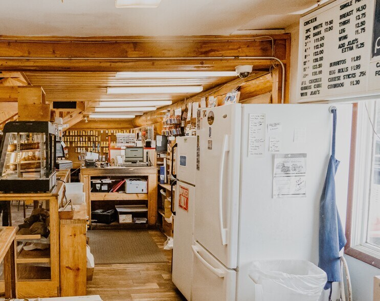 More Photos Of 325 S Main St, Twin Bridges Service Station For Sale