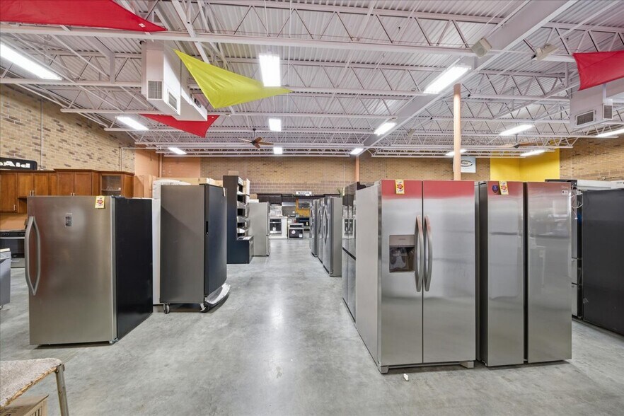 More Photos Of 1740 E Harold St, Olathe Freestanding For Sale