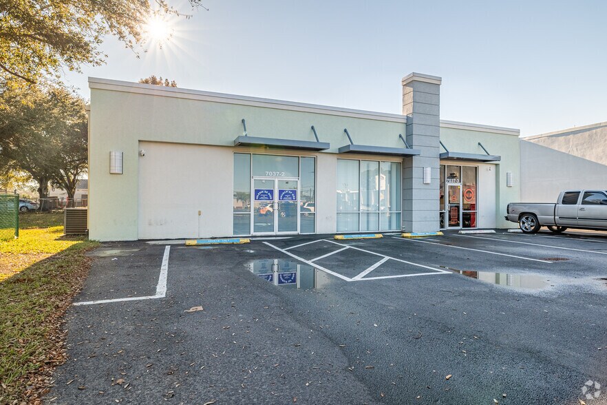 More Photos Of 7035 Philips Hwy, Jacksonville Unknown For Lease