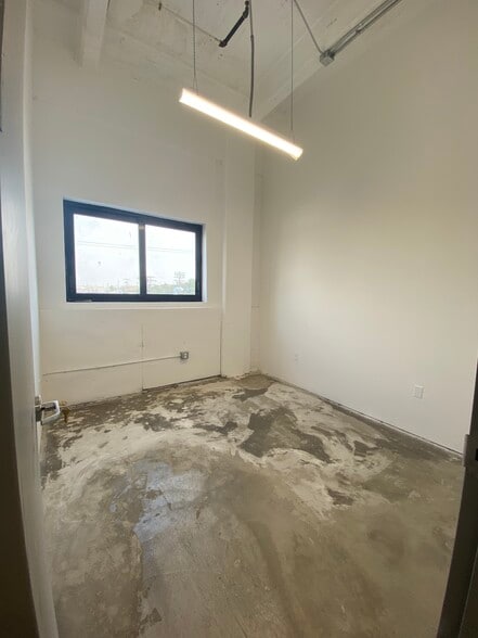 More Photos Of 901 E 31st St, Los Angeles Manufacturing For Lease