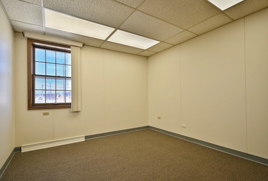 More Photos Of 425 S Adams St, Green Bay Office For Lease