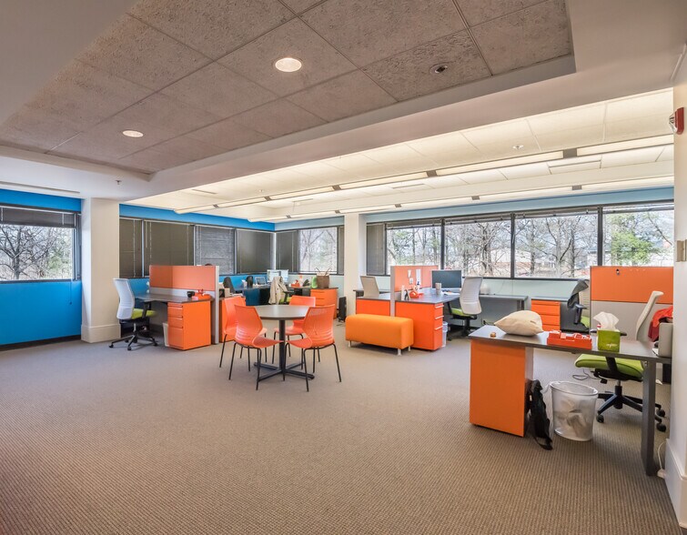 More Photos Of 12125 Woodcrest Executive Dr, Saint Louis Office For Lease