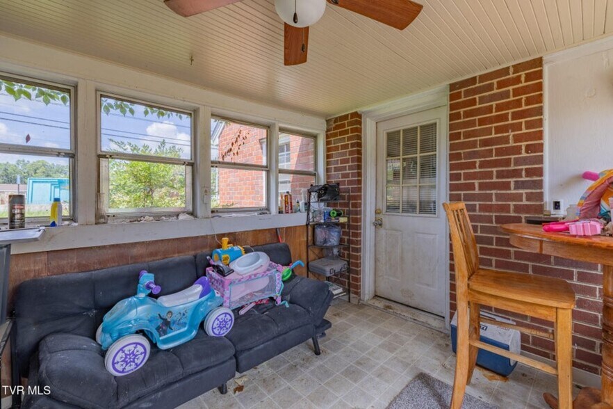 More Photos Of 100 Salvage Ln, Johnson City Apartments For Sale