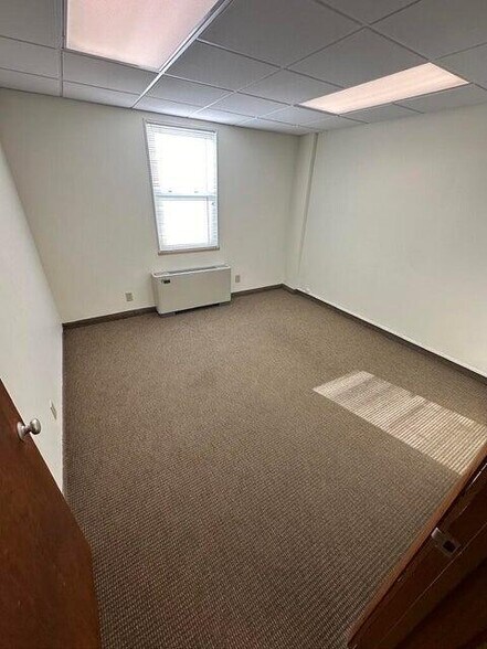 More Photos Of 133 W Main Ave, West Fargo Freestanding For Lease