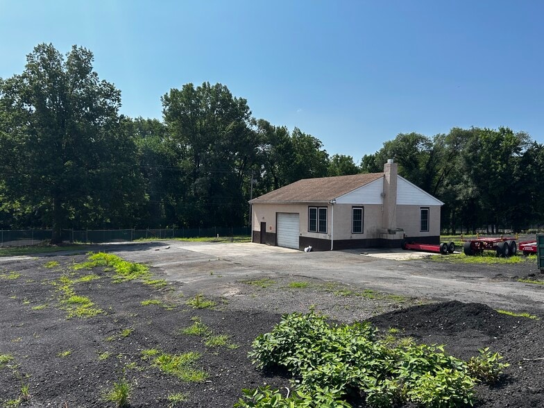 More Photos Of 2705 Old Rodgers Rd, Bristol Auto Salvage Facility For Lease