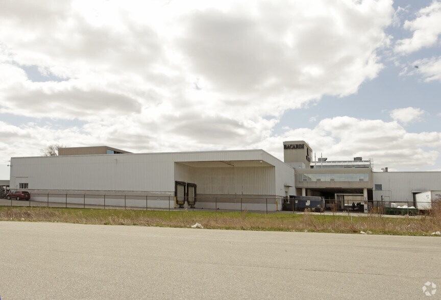 1000 Steeles Ave E, Brampton, ON L6T 1A1 Industrial For Lease