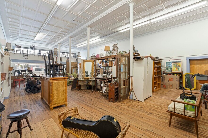 More Photos Of 106 W Oak St, Arcadia Storefront For Sale