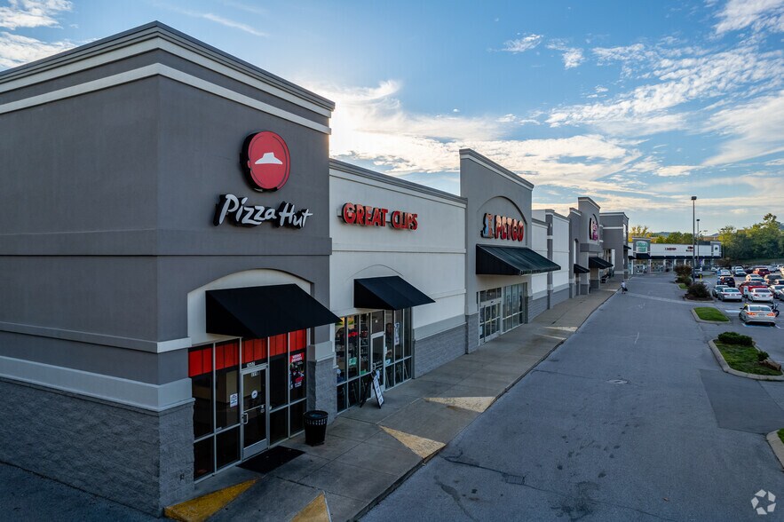 More Photos Of 7657 Highway 70 S, Nashville Storefront For Lease