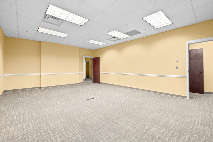 More Photos Of 10304 Spotsylvania Ave, Fredericksburg Office For Lease