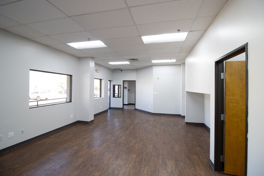 More Photos Of 9233 Denton Dr, Dallas Warehouse For Lease