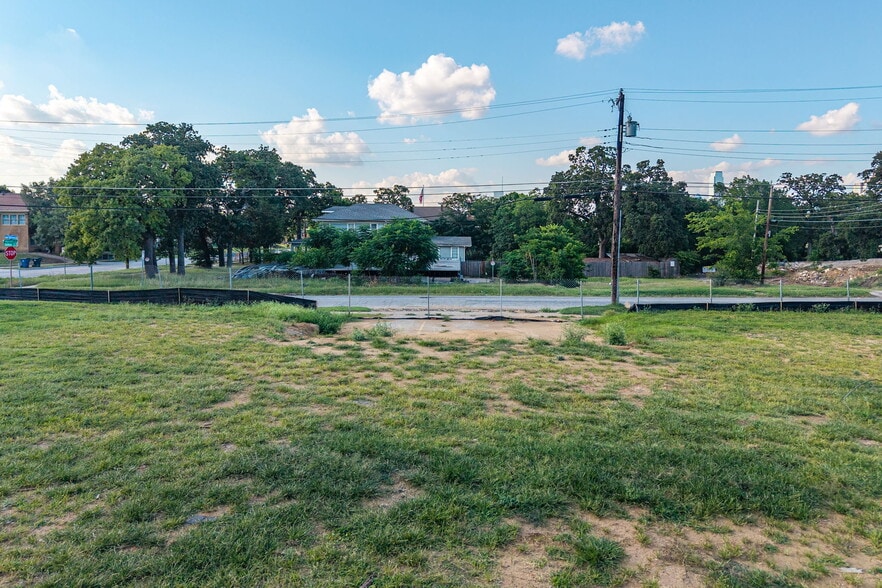 More Photos Of 722 N Marsalis Ave, Dallas Land For Sale