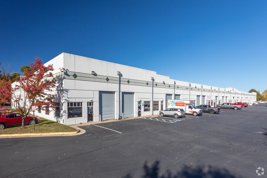 Primary Photo Of 11482-11518 Robertson Dr, Manassas Warehouse For Lease