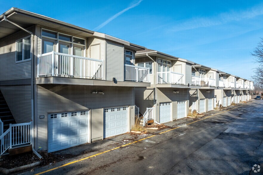 Primary Photo Of 4800 Mills Civic Pky, West Des Moines Apartments For Lease