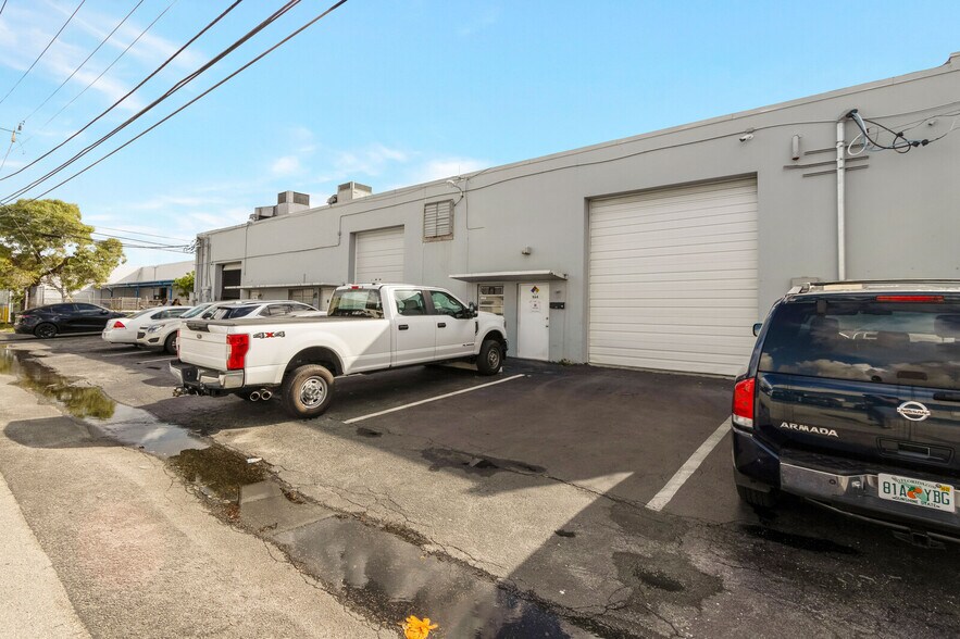 Primary Photo Of 960-964 NW 53rd St, Fort Lauderdale Warehouse For Lease