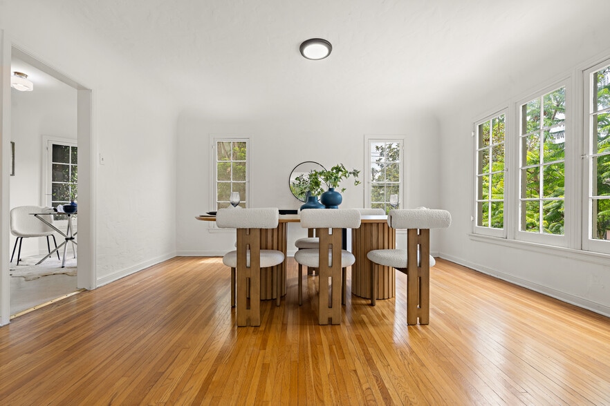 More Photos Of 1040 S Longwood Ave, Los Angeles Apartments For Sale