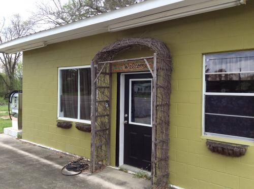 More Photos Of 145-155 Alabama St, Addison Service Station For Lease