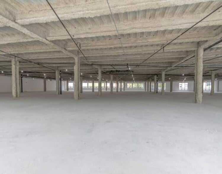 More Photos Of 222-25 Jamaica Ave, Jamaica Light Distribution For Lease